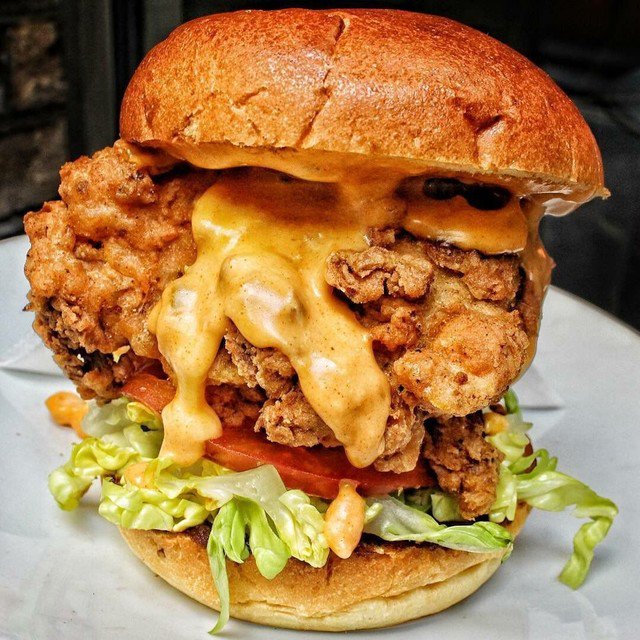 tenlimes's tweet photo. Fried Chicken Burger. #poachedeggs #eggs #hollandaisesauce #simplerecipesthatwork #nicolebouchet #goodfood #yum #foodlove #eatme #foodideas #mealideas #foodforthought #foodporn #etsynicolebouchet https://t.co/obFU5pXmyz