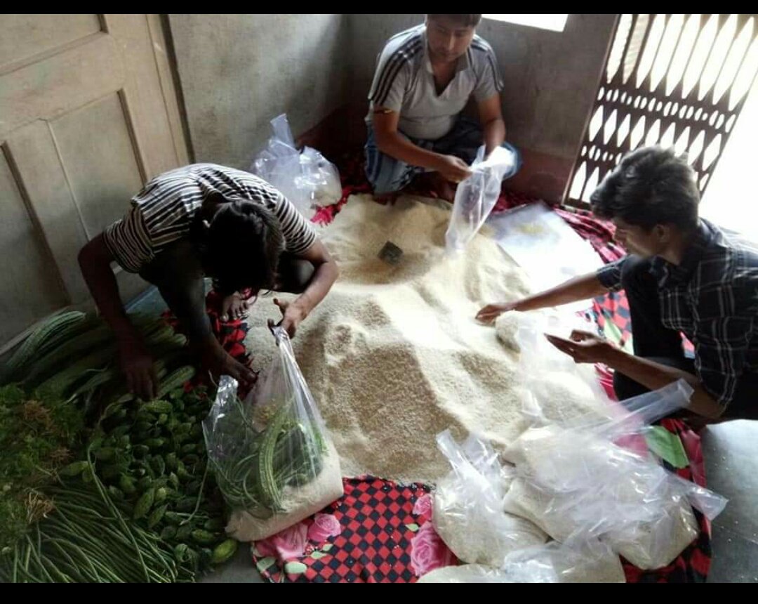 Andy007861's tweet photo. For confirmation and details feel free to contact Mumtaz Begum , who along with her team are working on ground trying to get relief aid to those who need it. 

Contact Number: +91 7099127337

Pic 1: Account Details 
Rest of the pics show you the work being done. https://t.co/zgsvXiY8iZ