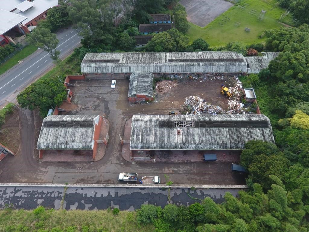 Rich_Fenton's tweet photo. Proud to be an essential service provider to a number of healthcare projects in KZN. Unbelievable progress on the King Dinuzulu isolation facility.
#pelicansystems #suspendedceilings #flushplasteredceilings #flushplasteredgrid #jumboproducts #ceilingtrims #ceilingtiles #ceilings https://t.co/JWaO6wW2iL