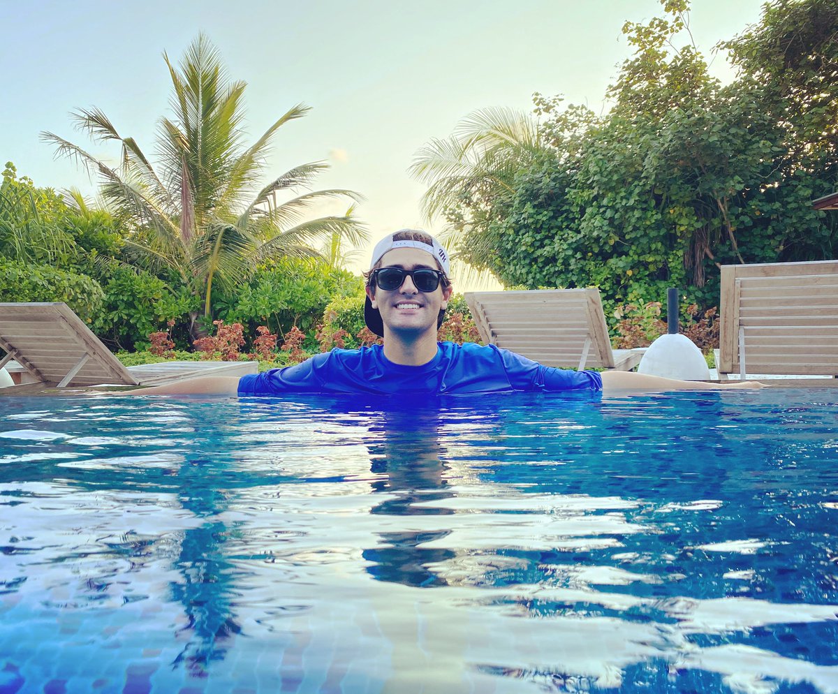 SamDixon94's tweet photo. There were worse places to be quarantined... #CoronavirusLockdown #Paradise #Maldives 🇲🇻 😍🤙🏾 https://t.co/mPSQOdgjVi