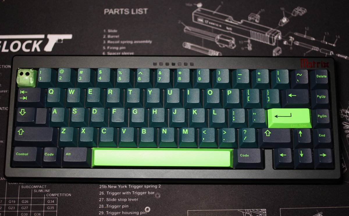 Evo_Spec's tweet photo. Finally took some nice photos of my Noah.
#matrixlab #matrixnoah #customkeyboard #gmkwavez #gmk #自作キーボード #メカニカルキーボード https://t.co/O82t2AB8wA