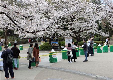 【新型コロナ】上野公園の花見で感染か、静岡の70代男性
news.livedoor.com/article/detail…

3連休中の3月22日に東京・上野公園で花見をしており、その際に感染した疑いがあるという。