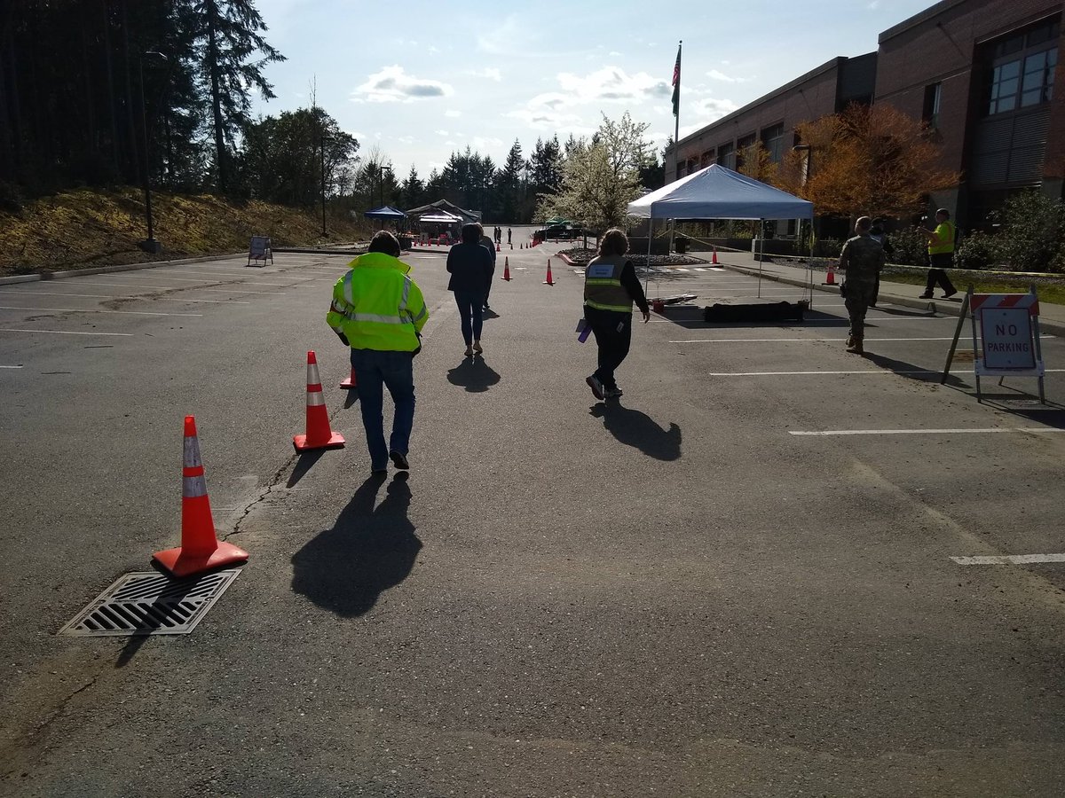 LDaugs's tweet photo. Thank you #EOC emergency operations manager for a tour of a covid-19 testing site for Medical personnel,  1st responders  and yes we were doing our part in social distancing.  @BourbonFile @EmilyRandallWA . Thank you for all you do. https://t.co/iICHQf8XFo