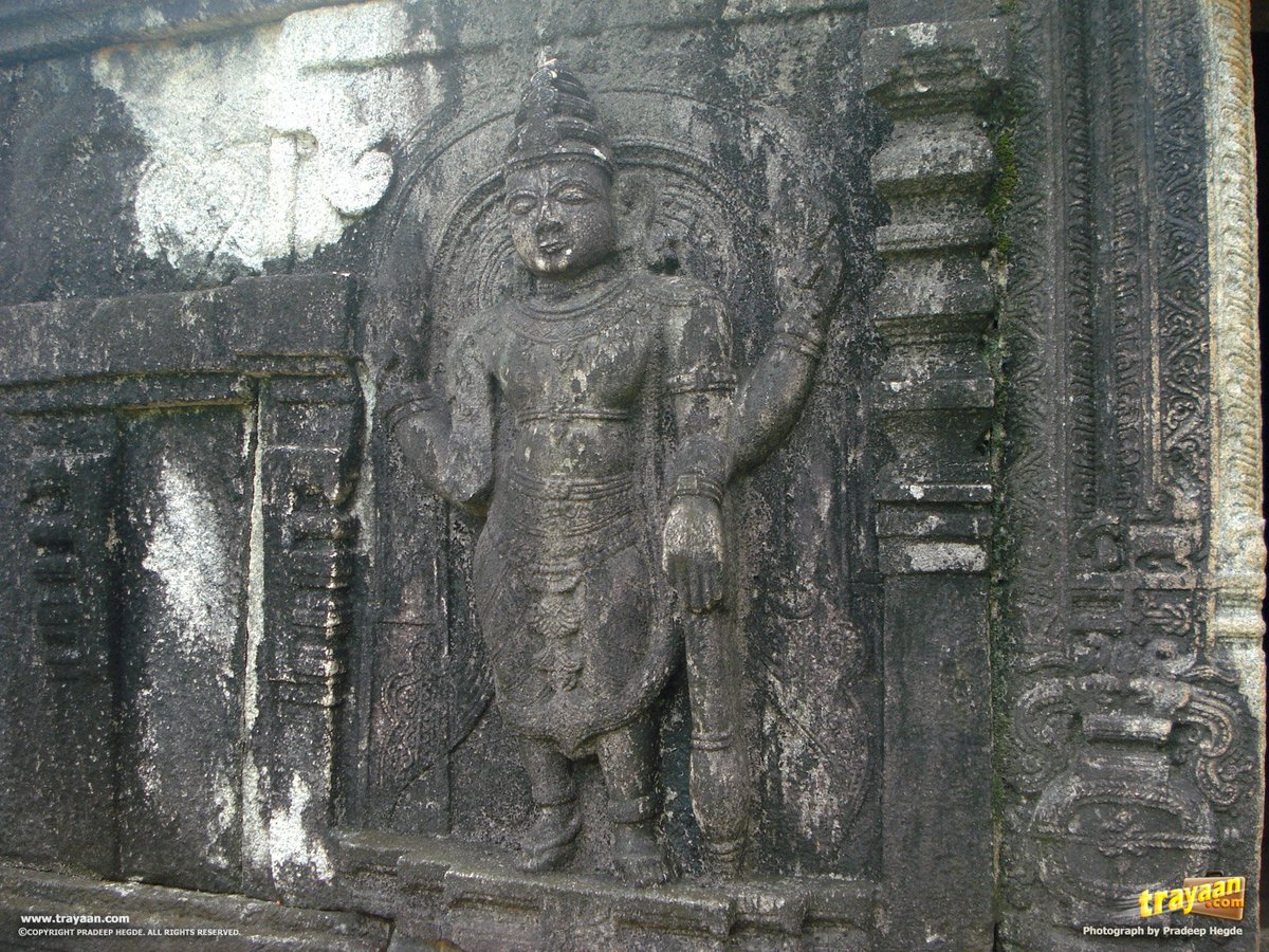 Laxmisha5's tweet photo. A sculpture of the wall of the Vaishnava temple in the kattale basadi group
@LostTemple7 @Raghuna60111601 @ReclaimTemples @punarutthana
#barkuru #kattalebasadi https://t.co/oUtoxJBwhf