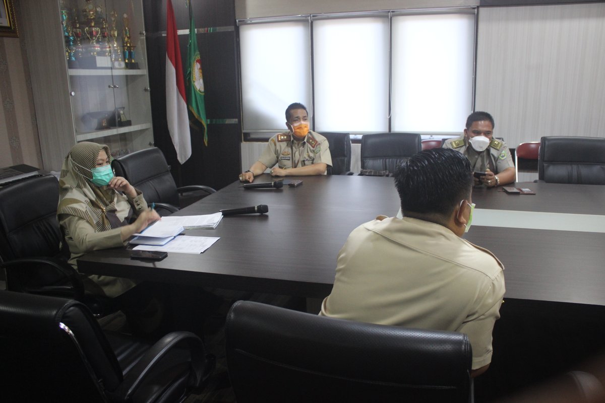 RAPAT PEMBAHASAN PEMUNGUTAN TERHADAP WAJIB PAJAK NON SAMSAT.  RAPAT DIPIMPIN OLEH KABID P2 PATDA IBU  Fetri Aswanti...RUANG RAPAT DARMA WANITA BAPENDA LANTAI II HARI SELASA 07/04/2020 PUKUL : 09.00 WIB s.d SELESAI