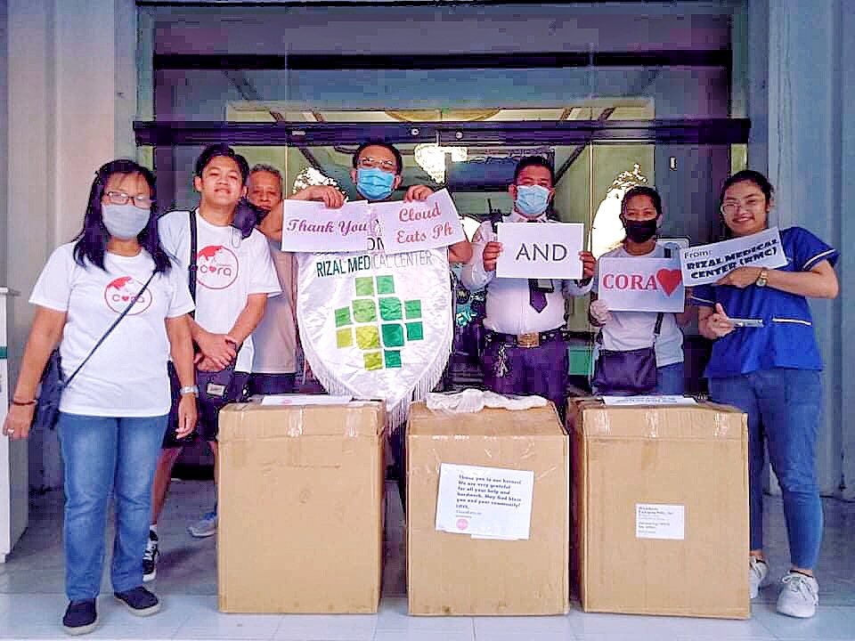 WeAreCORA_org's tweet photo. Another 300 meals delivered to our frontliners at Rizal Medical Center thanks to the generosity of https://t.co/t59yBj9ax9! Deliveries continue daily and you can help too!π€ #CloudEats #CORAcares
DONATE HERE >> https://t.co/nQSWEios9I https://t.co/9vy2SCAy5V