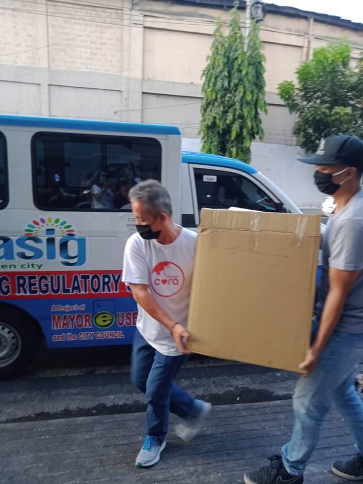WeAreCORA_org's tweet photo. Another 300 meals delivered to our frontliners at Rizal Medical Center thanks to the generosity of https://t.co/t59yBj9ax9! Deliveries continue daily and you can help too!π€ #CloudEats #CORAcares
DONATE HERE >> https://t.co/nQSWEios9I https://t.co/9vy2SCAy5V