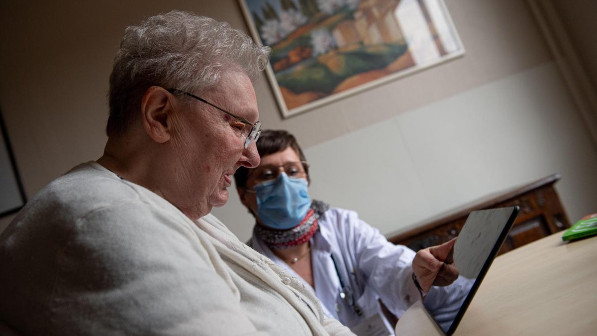 #Lille : l’#EHPAD des Bateliers a reçu vingt tablettes numériques #FondationBoulanger  lavoixdunord.fr/736996/article…