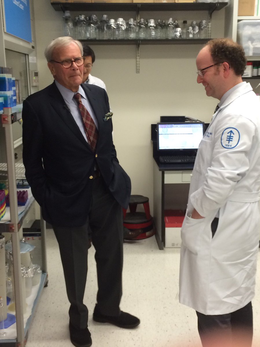 TheDoctorIsVin's tweet photo. .@tombrokaw thank you for trusting us in your care. We thank you for telling the world about the power and importance of our scientific research. And I thank you for being a kind human to my friend Tony Durazzo for many months while in the same waiting room. #moresciencelessfear https://t.co/jBrE4R9ynW