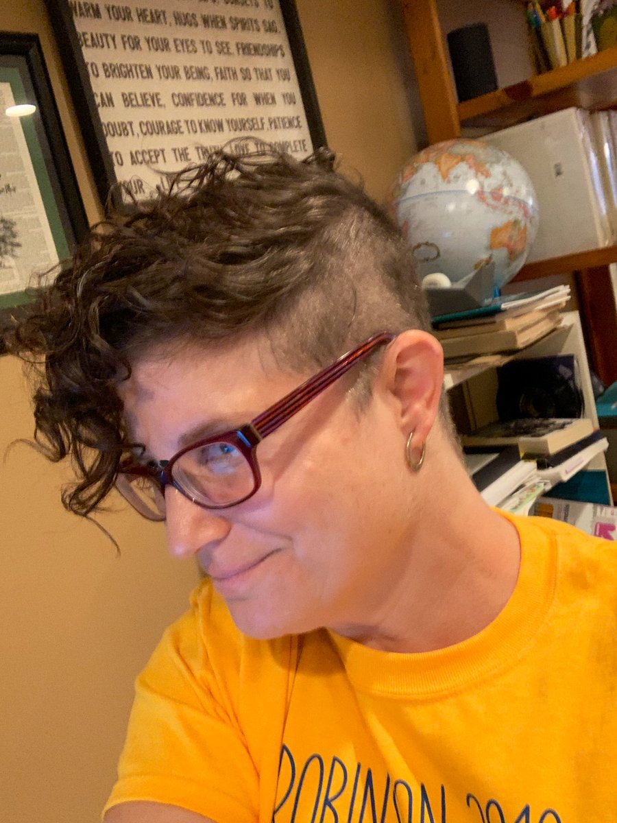MrsWHistory1's tweet photo. Supporting #tucktanium with some serious home style clipper skills. 16 proton therapies down... 17 to go. @Robinson_SGA I think we need a virtual pep rally!  #tuckstrong #RamPride #clipitoffforcancer #shavedhairdontcare #springbreak2020 https://t.co/dU62p29JDT