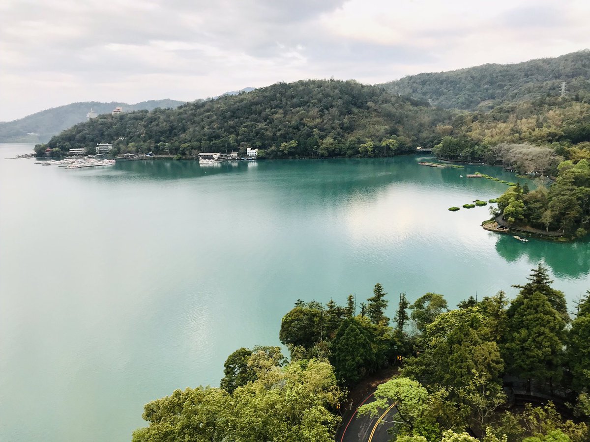 PatrickRealiza's tweet photo. Wishing I could return to #WorldClass accommodations and #BreathTaking views of #Paradise #SunMoonLake 日月潭 #FleurDeChine #CaptainRealiza https://t.co/UUqqJ2v4go