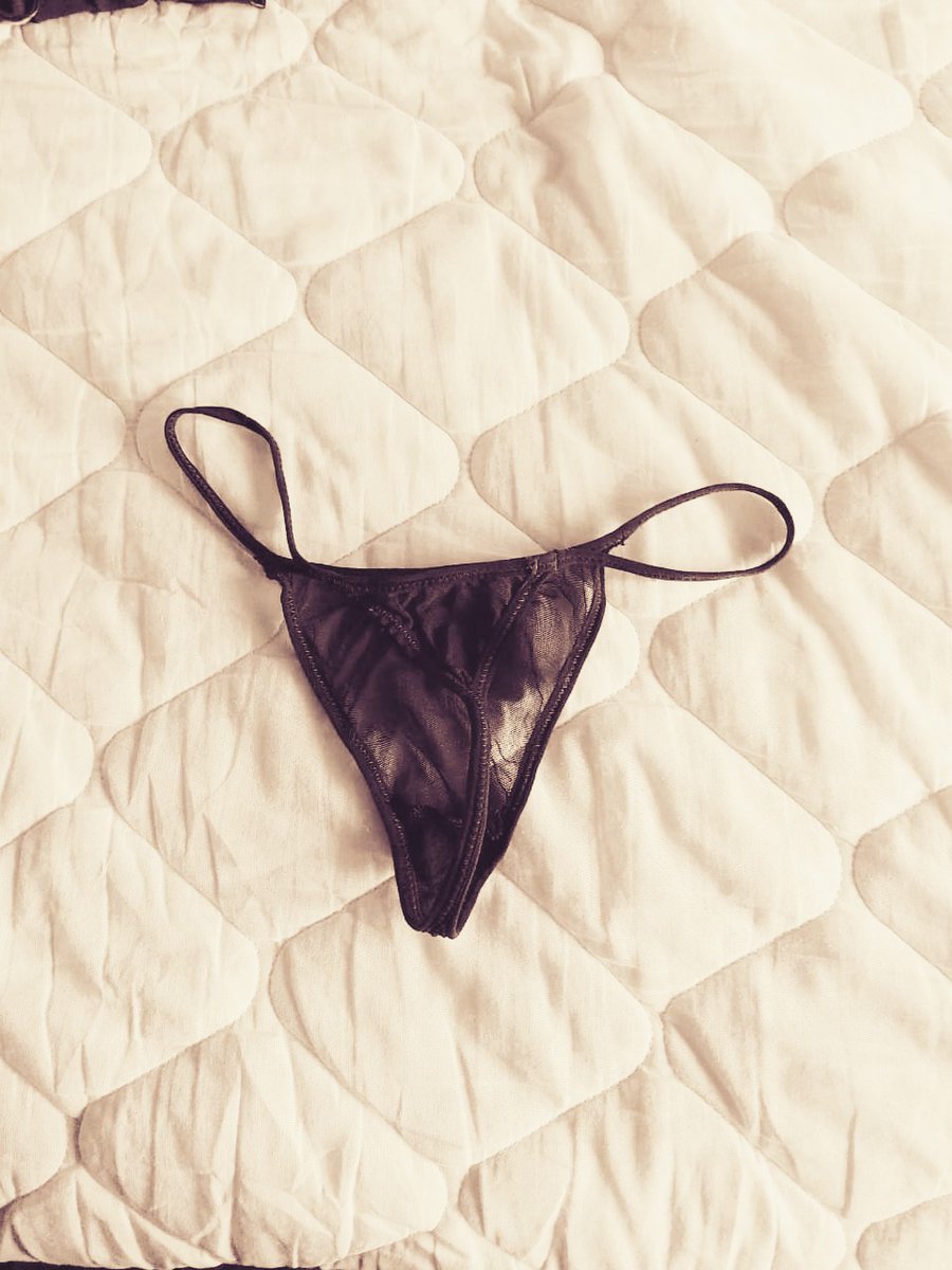 Naomi48169262's tweet photo. If you wanna know how this tiny g-string fits this big booty. You just have to come online @Thuisnl box number 4307.➡️ https://t.co/BcWcgmJtRz i will be online at 12:00 clock. Retweet if you want to cum in this g-string @BettyBoobiesNL @pedivoet @DutchDommes @DutchPornPromo https://t.co/gEdvgLAdWT