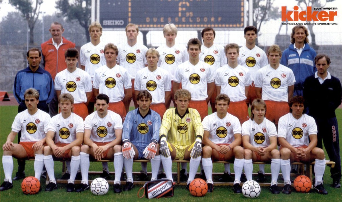 O Fortuna Düsseldorf fez sua estreia na décima quarta edição da 2. Bundesliga, o clube situado na região da Renânia do Norte-Vestefália veio como rebaixado da Bundesliga, a equipe jogou por 13 vezes, a última sendo em 2017-19 quando foi promovido para a BundesligaFoto: Kicker