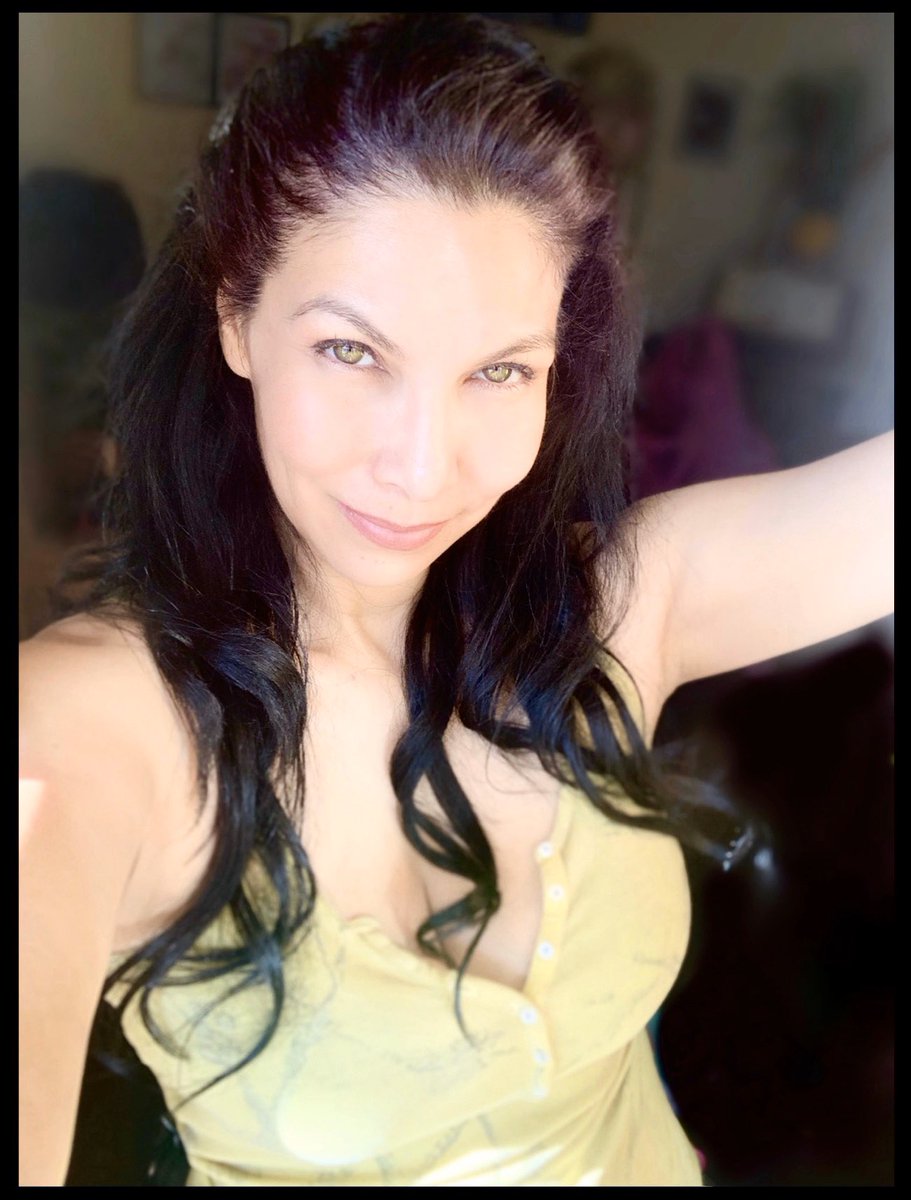 CrystalMSantos's tweet image. Since I have so much free time I decided to put purple highlights in part of my hair. Next I think I’ll go for a darker brighter purple. 
#TooMuchFreeTime #WhatColorNext #WomenKeepItFun #HairAdventures  #SelfQuarantine #HealthyAndHappy