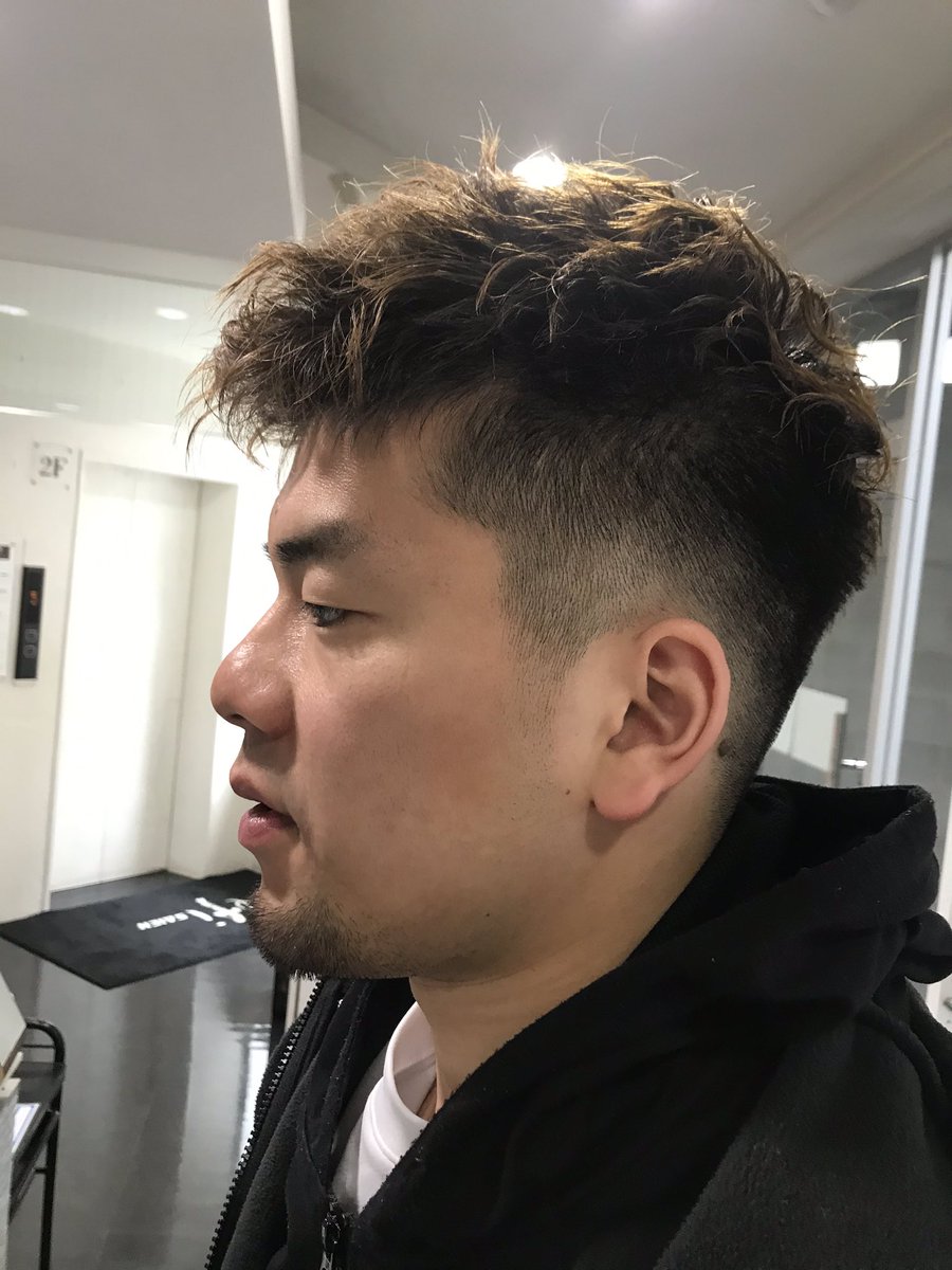 hanayabooster's tweet photo. 中野広大選手ご来店〜🏀
今日はカットとパーマですよ！
今日もいい笑顔頂きました✨
#花耶はカットで岩手ビッグブルズを応援しています
#中野広大 https://t.co/WWGdzqITt1