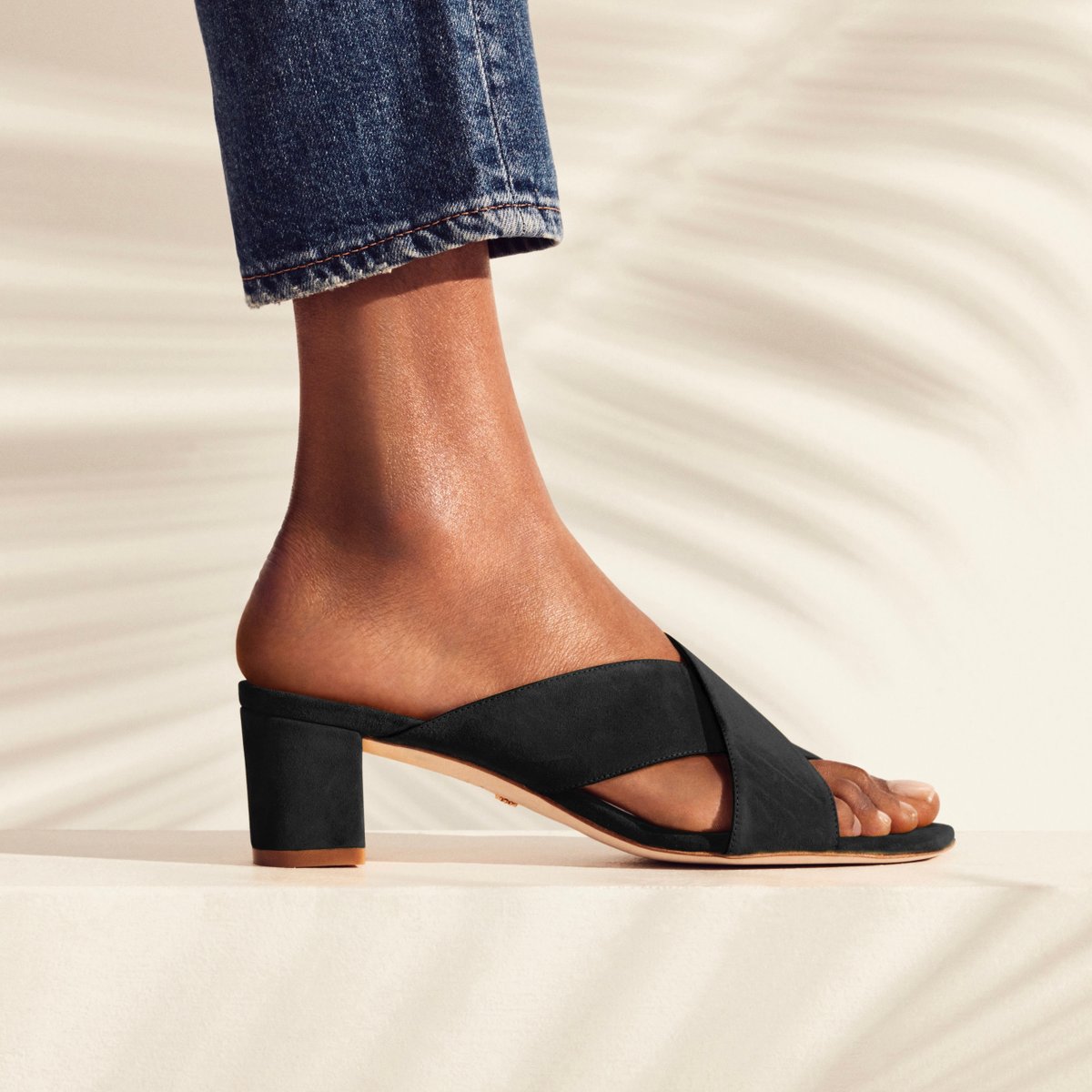 StuartWeitzman's tweet photo. Laid-back, luxe and perfect for lounging in — our new #ALETHA slide makes a case for staying home. Show us how you wear SW around the house using #SWStayHome. #StuartWeitzman https://t.co/OwraLmKwB2