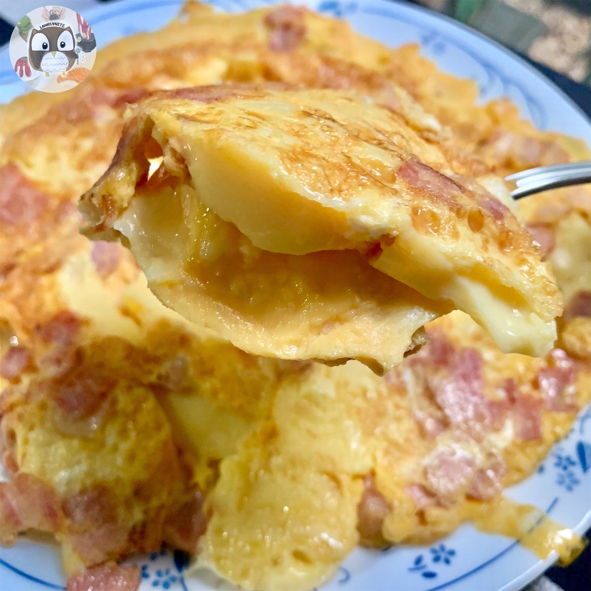 foodblogbkk's tweet photo. ไข่เจียวเต้าหู้ไข่~ เมนูเด็กน้อยอร่อยมากก กินกี่ทีก็ไม่เบื่อ เด็กๆแม่ชอบทำให้ประจำ ต้องไม่ใส่ผักด้วยนะ😆 ฟีลเหมือนกินไข่เจียวผสมไข่ตุ๋นอะ ทำง่ายมาก อร่อยยย @aroii @ReviewAroii https://t.co/AfisqVBCMp