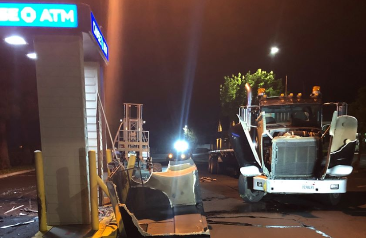 henrykleeKTVU's tweet image. Thief makes off with @Chase ATM after crashing semi truck into it, per @suisuncitypd, but ATM &amp;amp; 2 other stolen vehicles later found near Modesto w/help by @StanSheriff. Investigation ongoing
