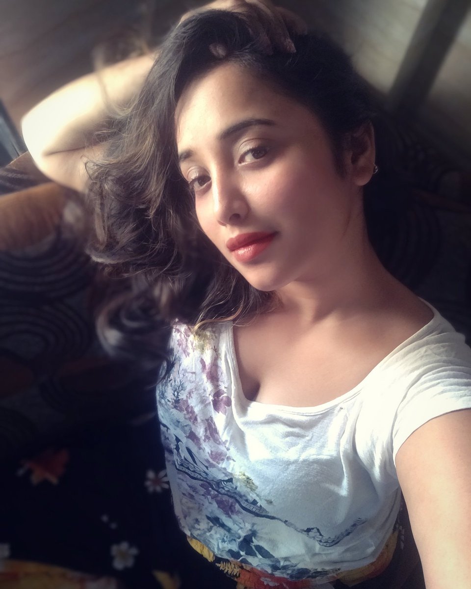 RaniChtrjequeen's tweet photo. तुझसे नाराज़ नहीं ज़िन्दगी हैरान हूं मैं 
#goodmorningworld #quarantinelife #howsit #bepositive #behappy #havegoodday https://t.co/rwTwdOzMsF