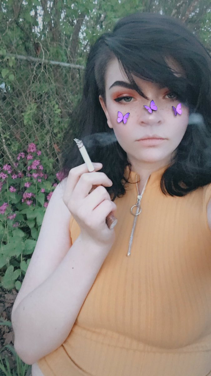 Which one is prettier? Me or the flowers? 🌸😈💦

&lt; findom findomme finsub paypig humanatm finslave finD paypiggy moneymistress &gt;