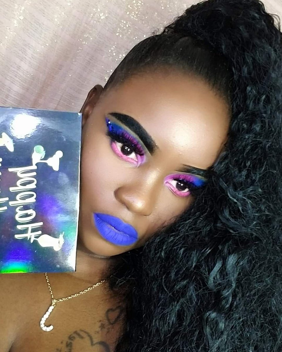 ArtfulSlay's tweet photo. @glamzone1 #happyhourpallete
@elfcosmetics #flawlessfinishfoundation #mocha 
@thecrayoncase #presidential 
#highlighterconcealer #13
@shopmissa #aoastudioperfectsettingpowder  #wonderskinmattifyingprimer 
@wetnwildbeauty #multistick #pinkrose @lacolorscosmetics #moonlightmagic https://t.co/ngbv3hrFOQ