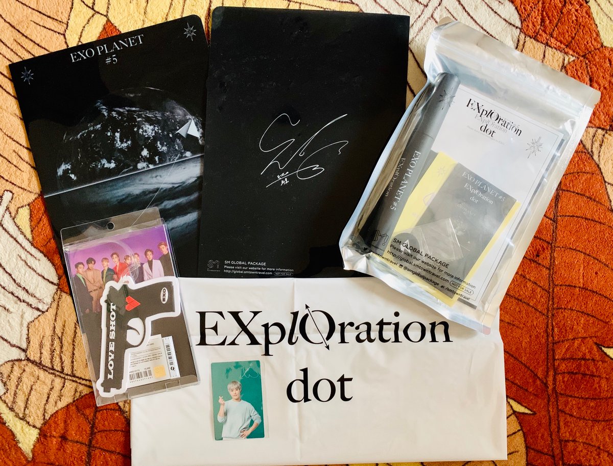 L0v3exo's tweet photo. 🧡 #exo8thanniversary giveaway🧡
💛💛 open for all Malaysians exoLs 
💛💛 i will pick the lucky exoL once PKP is done (maybe) 
💛💛 hope you’ll treasure the items as much as we treasure @weareoneEXO 
💛💛 Items : explorationDOT kits, Exo luggage tag, Exo NR Pc 😍 #EXO https://t.co/coArhHHEuF