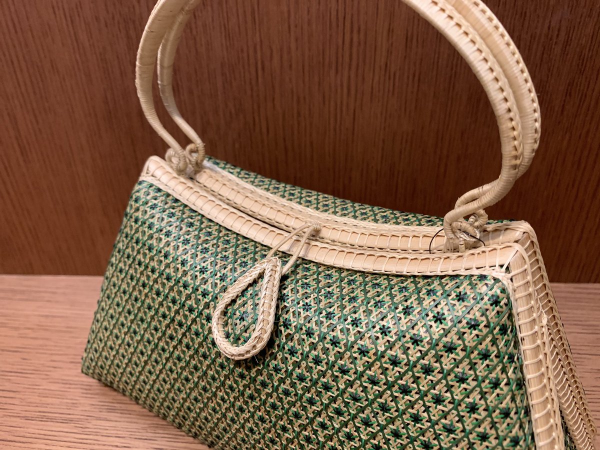 タイ製 竹細工 ミニハンドバッグ タイの伝統工芸である竹細工のなか 