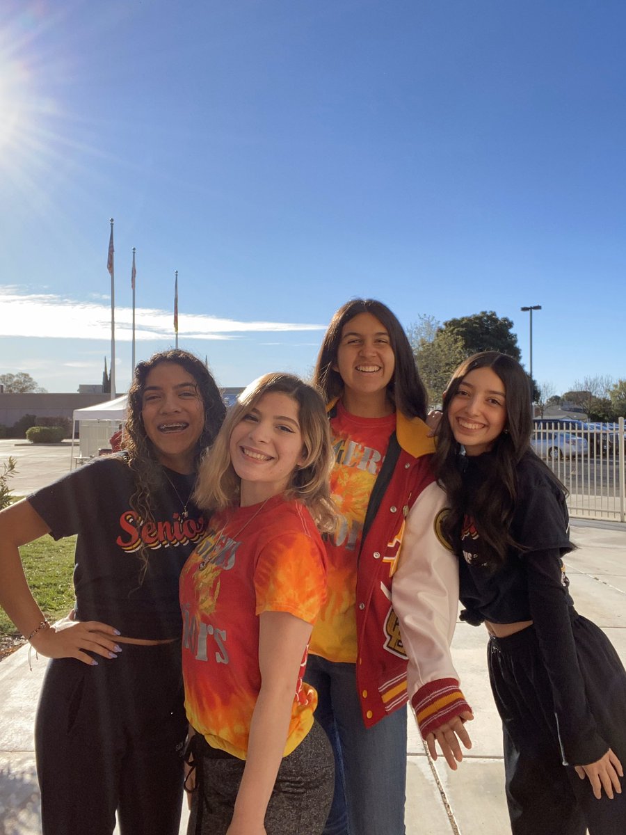 Alexia__Cortez's tweet photo. #TigerPrideWeek @LosBanosTigers https://t.co/OtKw1JmtVK