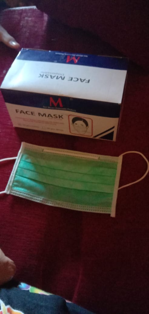 aji_aqsa's tweet photo. Jual masker standar medis, 400k/dus. https://t.co/DXhNhjONJc