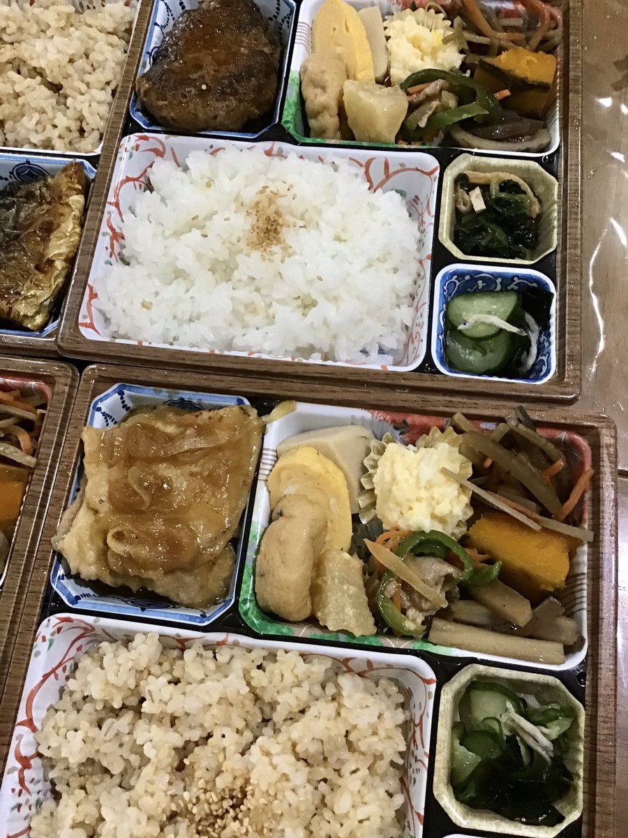 Uzivatel とおる王子 Na Twitteru 今日のランチはブーメラン食堂で ごはんや くろしおのお持ち帰り弁当 おかずが選べて660円 丁寧に手作りされた料理 豚の生姜焼き ハンバーグ 塩さば 炊きたてご飯に玄米ご飯を混ぜて 久富のちりめん山椒のっけ 中吉 まゆみちゃんから