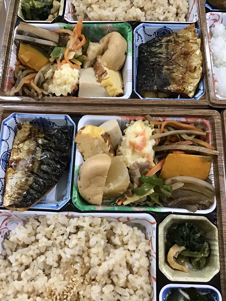 とおる王子 今日のランチはブーメラン食堂で ごはんや くろしおのお持ち帰り弁当 おかずが選べて660円 丁寧に手作りされた料理 豚の生姜焼き ハンバーグ 塩さば 炊きたてご飯に玄米ご飯を混ぜて 久富のちりめん山椒のっけ 中吉 まゆみちゃんからスイーツも