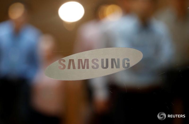 Samsung Electronics beats first-quarter estimates, braces for bigger blow from coronavirus reut.rs/34g0V6d by <a href="/HeekyongYang/">Heekyong Yang</a> <a href="/HyunjooJin/">Hyunjoo Jin</a> Follow the latest news on coronavirus with our live blog: reut.rs/3bY9WDK