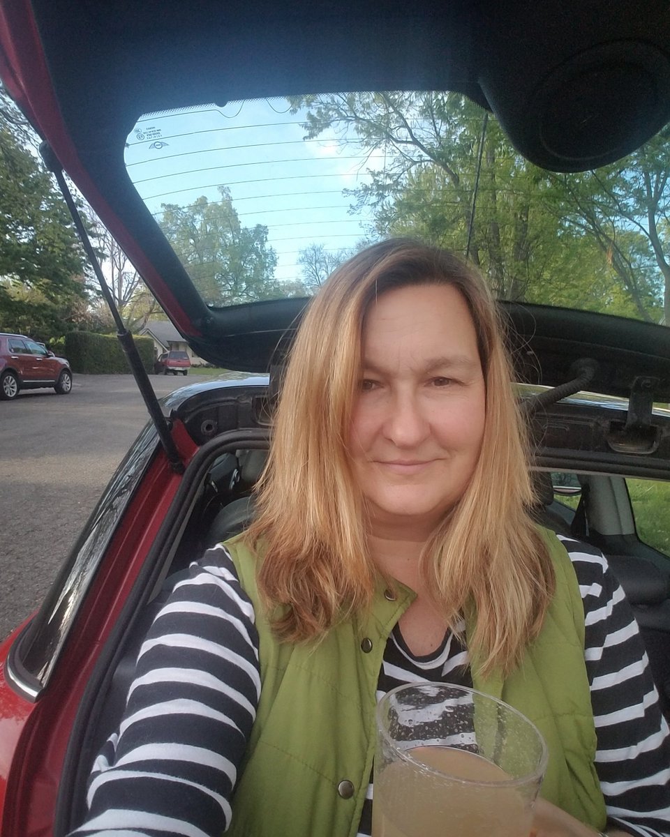 LindaFoosball's tweet photo. Imma gonna call it like I see it--
tailgating in your own driveway during a pandemic is kind of nutty fun.

Do it. Tag me.

#pandemicparking #covid19carbar #tailgatingwhiledistancing #happyhourhomebody #tailgating #happyhour #quarantineroutine https://t.co/7Yy72QbUWa
