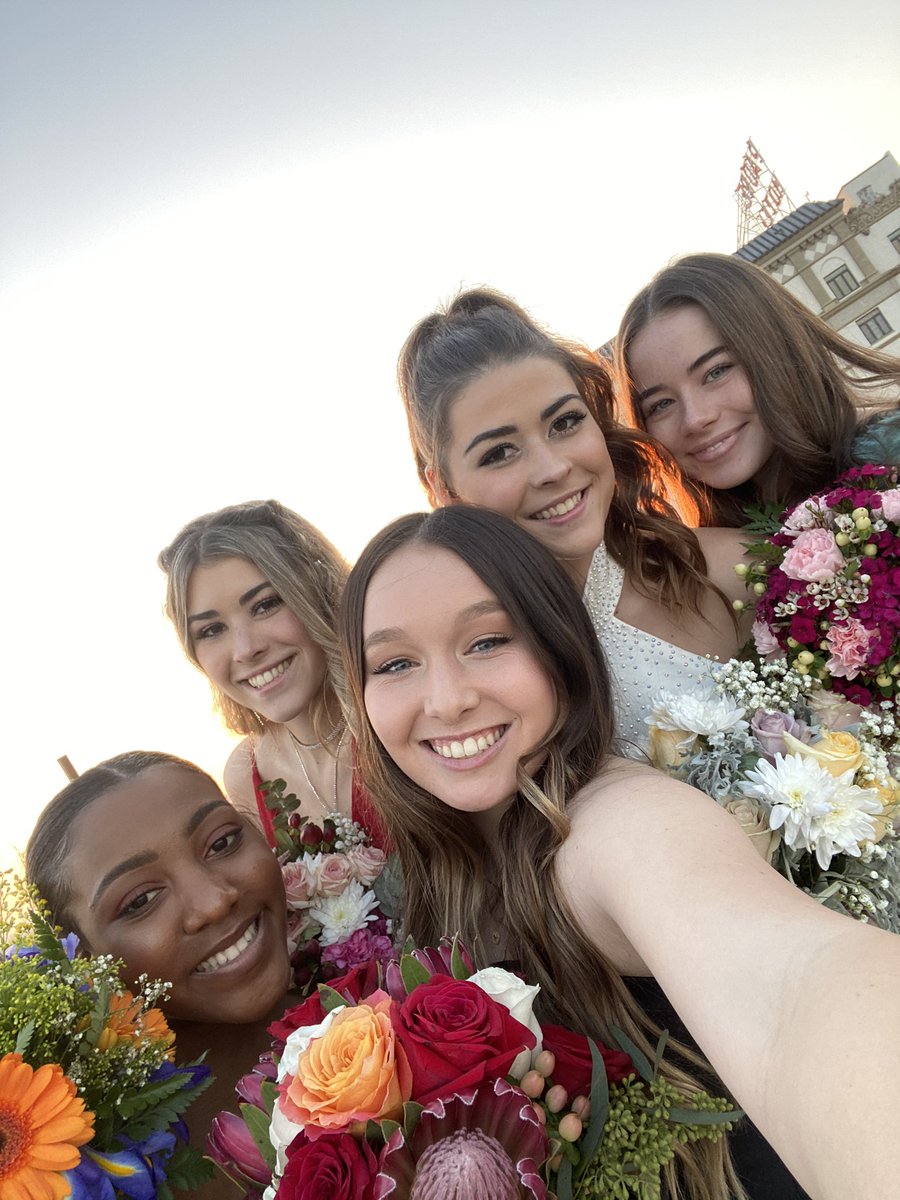 RieleeBryan's tweet photo. some formal pics bc i’ll never get another highschool dance again</3 https://t.co/l3oGXr654e