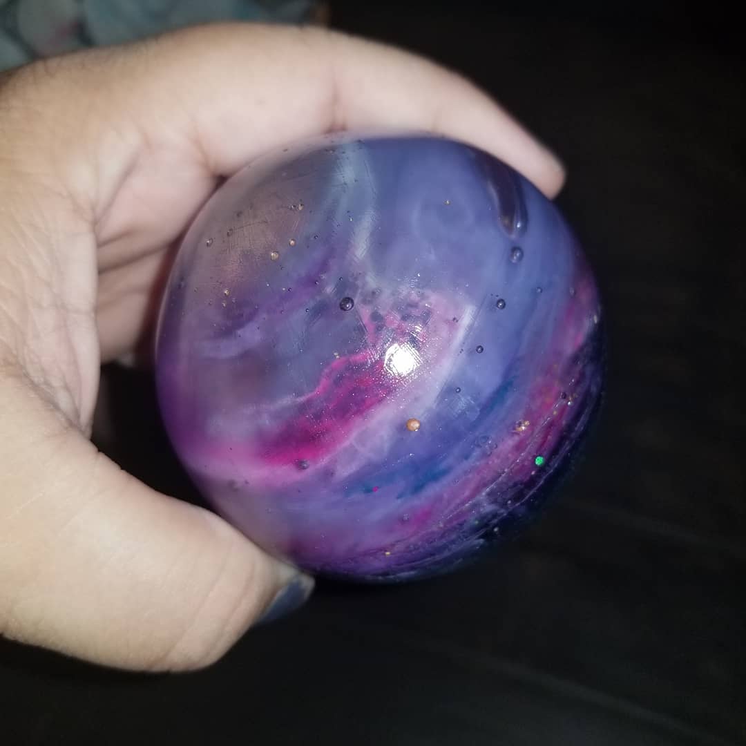 mandymay2004's tweet photo. My first ever nebula sphere!  #resinart #resin #nebula #nebulaart #resinsphere #nerdy https://t.co/fuQdbozoCJ