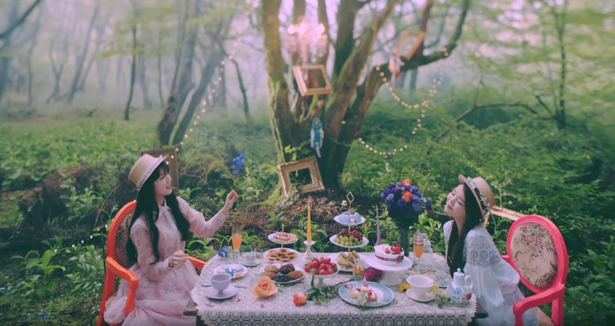 Windy Day:During the forest dining scene shared between Arin and Seunghee, you can see several plates of strawberries as well as white grapes and red grapes.