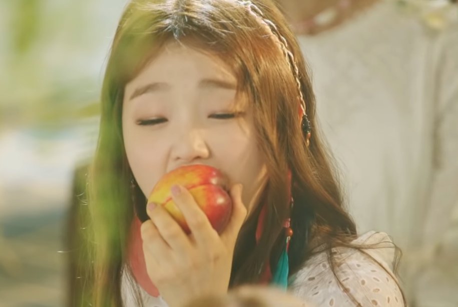 Listen to my word (A-ing):The first shot showcases a plethora of fruits including but not limited to: squashes, bananas, apples, avocados, oranges, kiwi, mangosteen, nectarine, pineapple, and dragonfruit. In the following scene, Arin holds an apple.