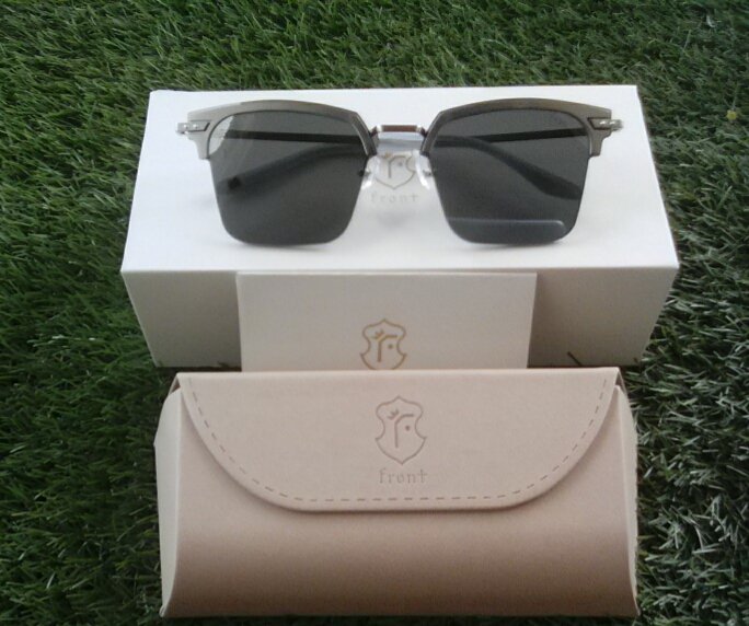 palit2you's tweet photo. ได้รับของแล้วนะคะ @fronteyewear_th แว่นคู่เฮีย ของมาถึงเร็วมาก แจกจริงตัวจริงเสียงจริง ขอบคุณมากค่ะ ดีใจมาก รักฟร้อน..😍
ปล.พี่สาวนุชเป็นคนรับพัสดุและถ่ายรูปส่งมาให้ ไว้นุชกลับบ้านจะใส่ถ่ายรูปมาอวดฟร้อนอีกทีนะคะ😍
#FrontReallyReally
#FrontxPeckPalit
#PeckPalitchoke
#เป๊กผลิตโชค https://t.co/eb9Ynl4gF7