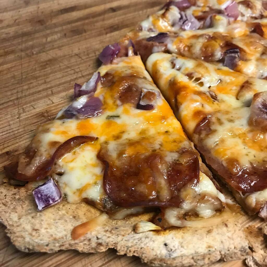 UsurperKings's tweet photo. Close up keto pizza!
.
.
Recipe coming soon. #keto #ketomeals #ketopizza #ketopizzacrust #homecooking #homecookedmeal #grainfree #glutenfree #nowheatnoproblem #antiinflammatoryfood #endowarrior https://t.co/4CS7epfULd https://t.co/4tFsHaRwC1