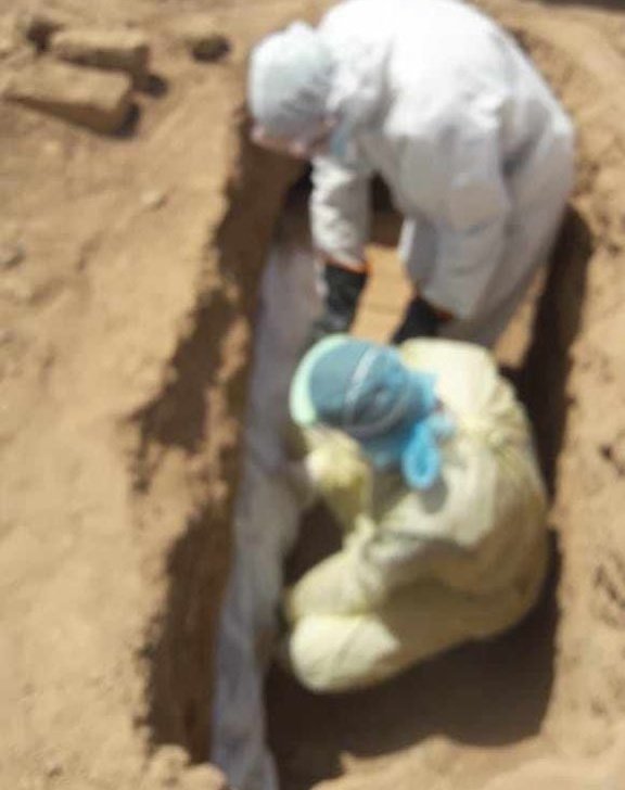  #Madinah has had a few  #CoronaVirus deaths. Immediate family members are checked, then allowed to attend the Janazah ( #funeral) prayer at the Masjid Nabawi.Then burial occurs in al-Baqee' graveyard, as pictured below.Allah have Mercy on all our dead and protect our loved ones.