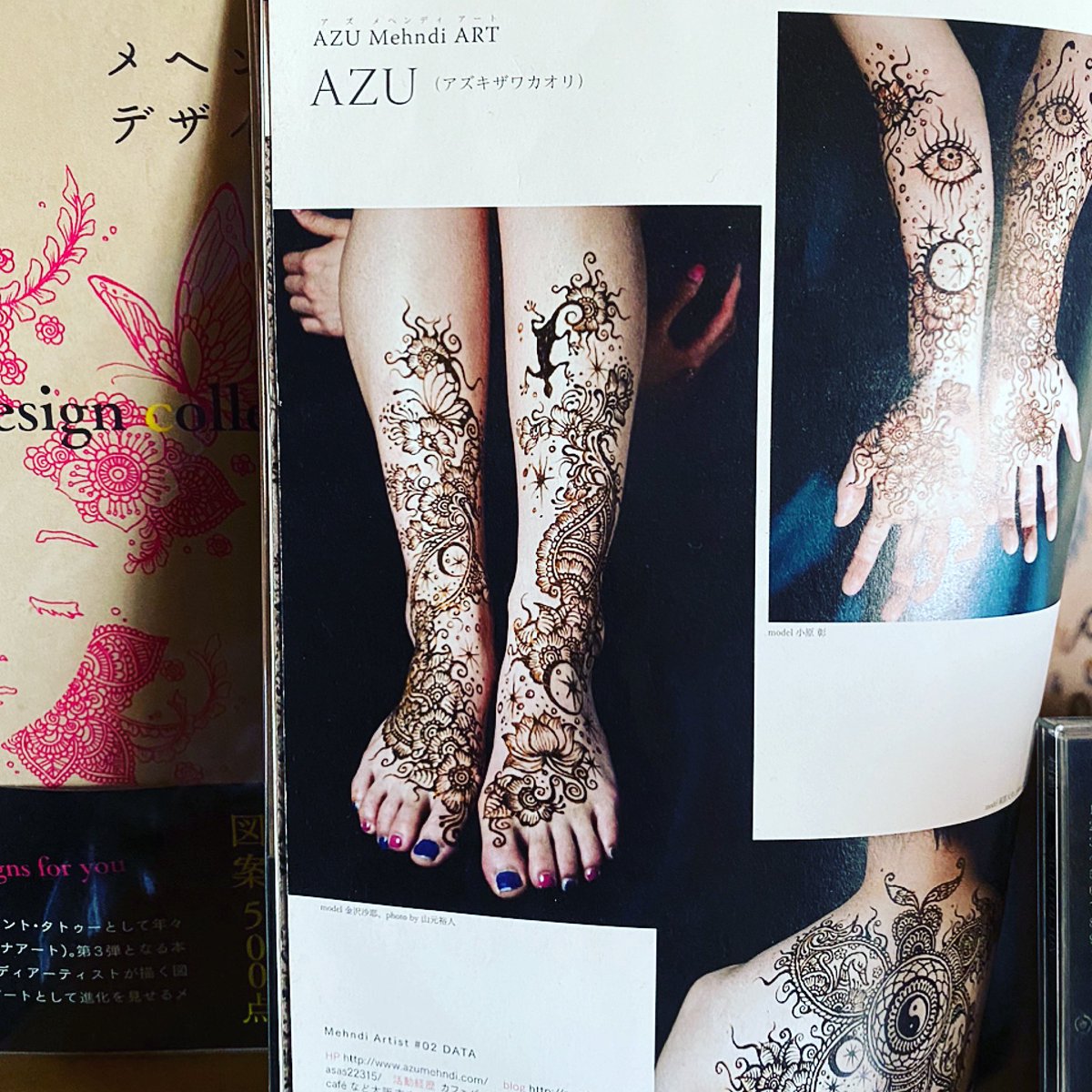 트위터의 Azu Body Art ジャグアタトゥー大阪 ヘナタトゥー大阪 님 で 先ほど投稿した７年前の描いてる画像の完成写真が メヘンディ デザイン帖に掲載されたこの脚 Mehndi Henna Hennatattoo Hennabodyart ジャグアタトゥー大阪 ジャグア ジャグア