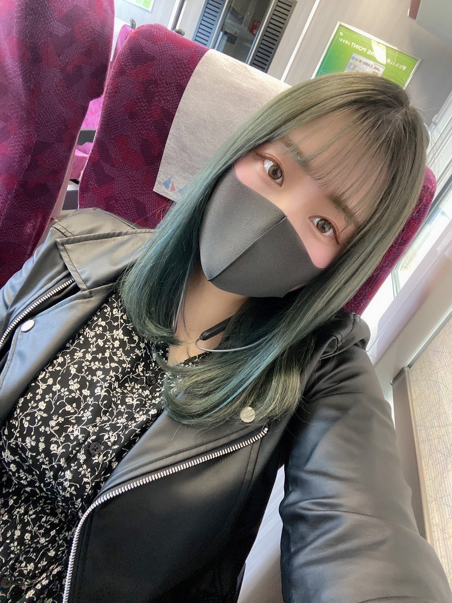 Ren 髪色がとってもにっかり青江 もう何しても緑にしかならん カラーバターじゃどうしようもないから普通に染めるか