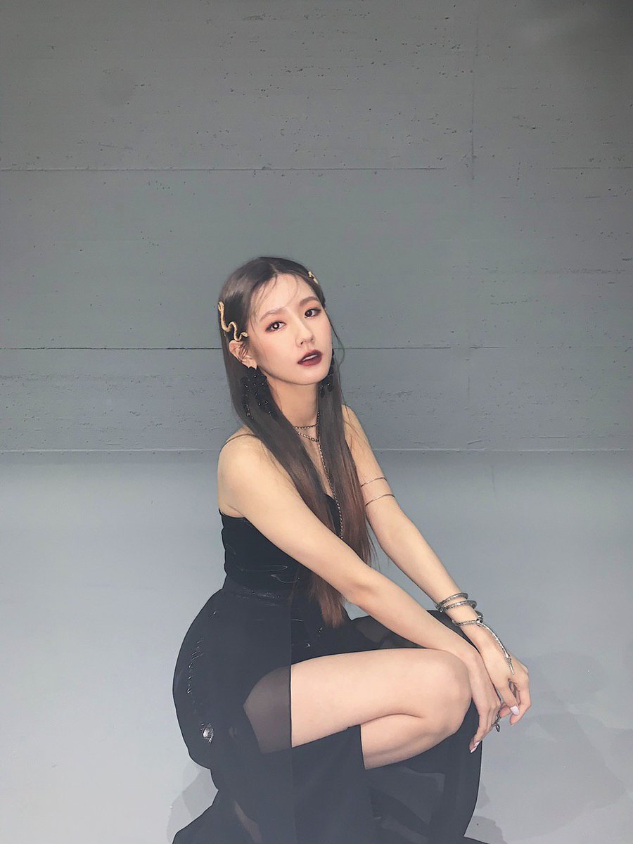 G_IDLENSP's tweet photo. [#MIYEON] 🖤🥀🤍

https://t.co/WWbT5UxfAW https://t.co/LbXNxSfpUc