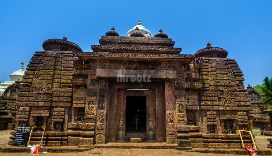 This is Trinity of temples, it includes Madhukeswara, Someswara and Bheemeswara Temples.Sri Mukha Lingam, built on the banks of Holy River Vamsadhara. @Aprameya_Uma_11