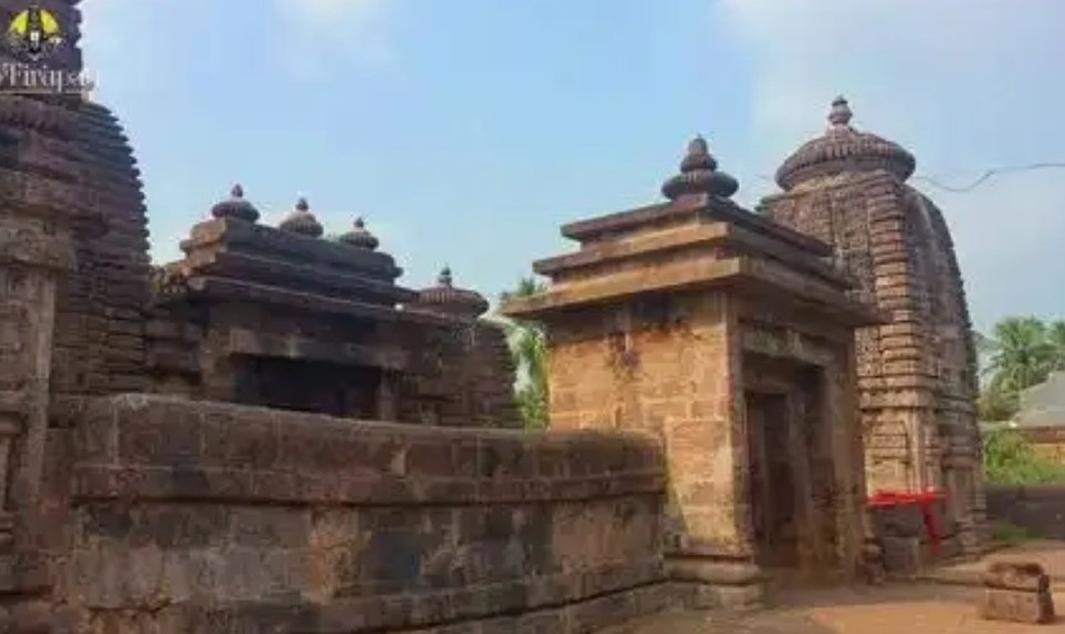 These temples have marvelous Stone works and are a feast to the Connoisseurs of Archaeology & Heritage.  @CosmosSanatan