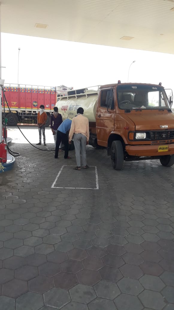 BhopalBpcl's tweet photo. "Farmers are the backbone of our economy." M/s Kimtee Fuels, Sehore, BPC committed to supply to Agro-based Industry and farmer's need.
@BPCLRetail @BPCLimited @rakeshsinhabpc @Jaganna15766809 @AdityaM8122 https://t.co/3G7HEkF3Hg