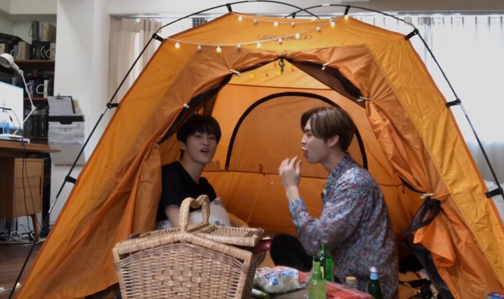 ล่าสุดแคมปิ้งกันในห้อง55555555555