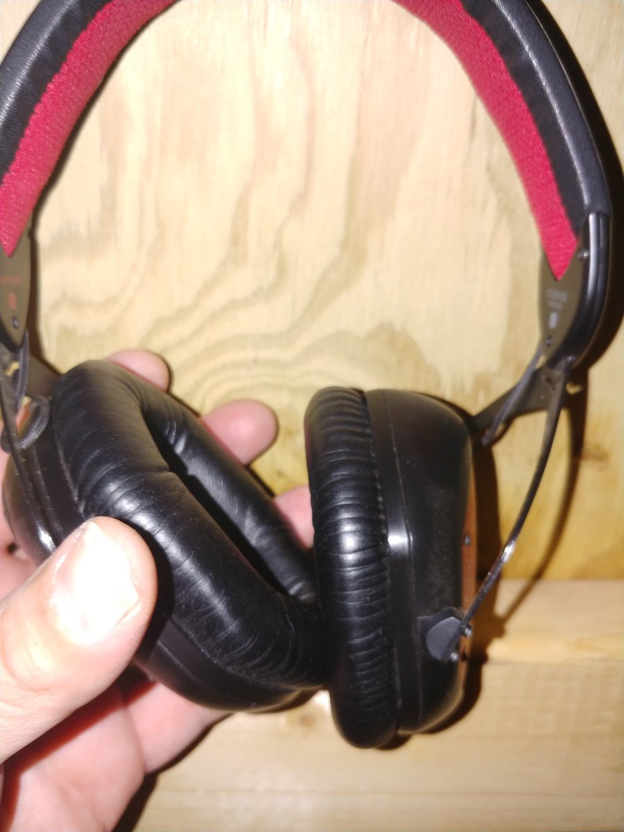 Player1U's tweet photo. @thejimjammiest These are my V Moda Crossfade Wireless. @VMODA has an awesome range of cans for lots of budgets and they all look and sound great and are customizable too. Check them out. https://t.co/sQT97NpsSI