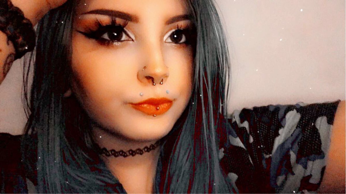 MuaJaneDoe's tweet photo. OOP HELLO I HAD AN EMOTIONAL BREAKDOWN AND BLEACHED MY HAIR WITH BOX BLEACH AND IT ACTUALLY TURNED OUT CUTE WTF NOT MAD AT THE BLUE TINT EITHER all I need is a bleach bath now @bradmondonyc hi look i didn’t ruin my hair be proud pls 🥺👉🏼👈🏼 #boxbleach #bleschedhair #notafail https://t.co/coB239FzDl