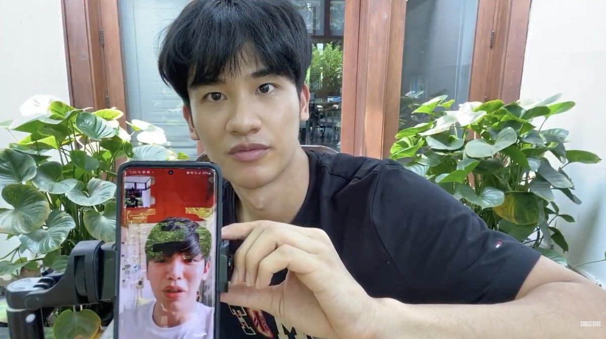 GMMTV's tweet photo. คุณนิววี่เค้าบอกฝากดู LIVE พรุ่งนี้กันด้วยน้าาาา 🥰🤚

#LiveAtLunchxTawan
#LiveATLunch
#GMMTV https://t.co/RnqvGASVhK